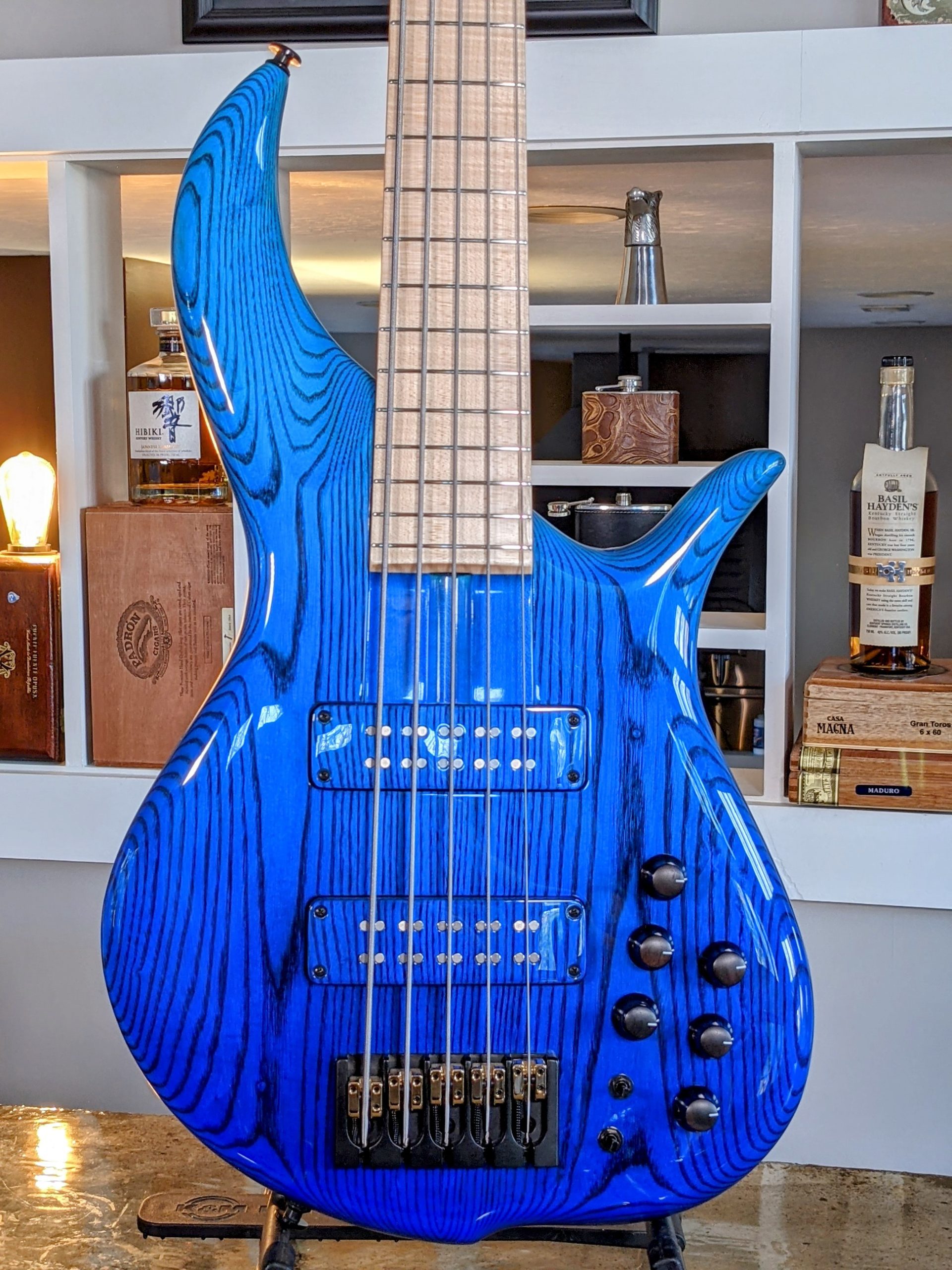 F Bass BN5 DELUXE: Aqua Blue Fade, Deluxe Pickup System and Deluxe Bag